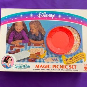 RARE-VINTAGE 1993 Snow White MAGIC TEA SET